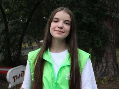 Подростки ДОЛ "Лазурный" помогают тренерам