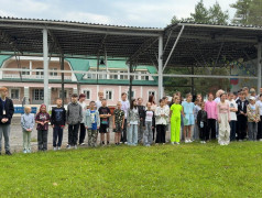 Торжественная линейка в ДОСЛ им. Горького