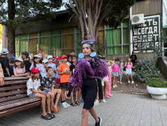 ДОЛ &laquo;Экспресс&raquo; перерабатывает звёзд: От Белль до Измы в мусорном гламуре!