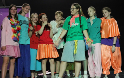 Калейдоскоп летних приключений: детективные расследования, русские печи и бег в гигантских ботинках 