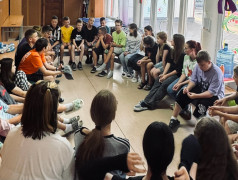 Первый день в "Маяке": Душевные посиделки у свечей и рождение новой лагерной семьи!