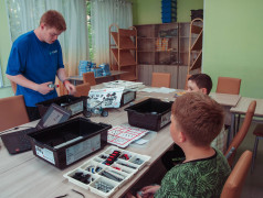 Создай своего робота: В "Маяке" открылся кружок для будущих инженеров!