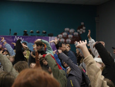 Сегодня утро в нашем лагере началось с яркой и активной зарядки!