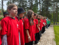 Торжественная линейка открытия 1-ой лагерной смены в ДОЛ "Маяк"