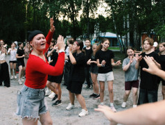 Пока всех накрывает дождём!