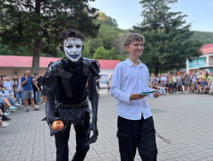 ДОЛ &laquo;Экспресс&raquo; перерабатывает звёзд: От Белль до Измы в мусорном гламуре!