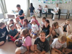 8 Июля в ДОЛ "Магистраль" в честь праздника, "День семьи, любви и верности".  Ребята смотрели...