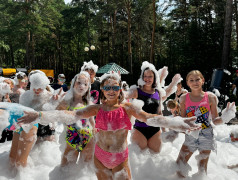 Жара вернулась в Сибирь: в Заслоновграде прошла грандиозная пенная вечеринка!