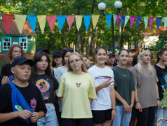 Куда ни посмотришь &mdash; родные, открытые сердцу края.