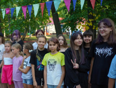 Куда ни посмотришь &mdash; родные, открытые сердцу края.