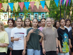 Куда ни посмотришь &mdash; родные, открытые сердцу края.