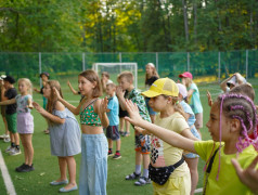 Куда ни посмотришь &mdash; родные, открытые сердцу края.
