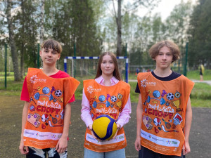 Подростки лагеря становятся настоящими помощниками спорта благодаря участию в программе Тин-лига