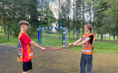 Подростки лагеря становятся настоящими помощниками спорта благодаря участию в программе Тин-лига