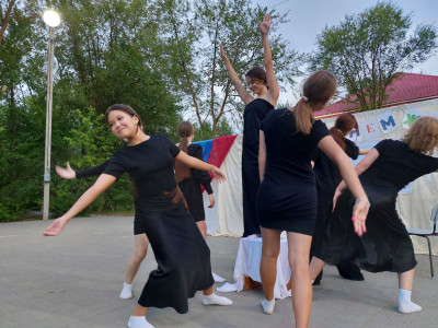 С Днём железнодорожника! и с 80-м юбилеем Победы в Великой отечественной войне