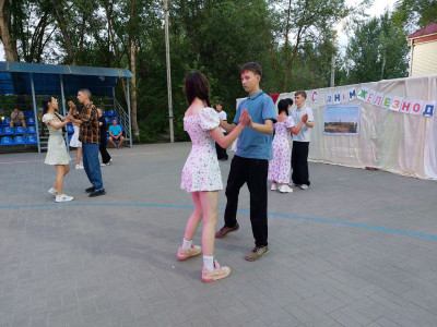 С Днём железнодорожника! и с 80-м юбилеем Победы в Великой отечественной войне