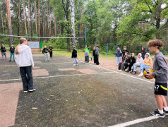 В рамках мероприятий приуроченных ко "Дню молодежи" в нашем лагере &laquo;Услада&raquo; прошли захватывающие соревнования по пионерболу между 3 и 4 и по волейболу между 1 и 2 отрядами!