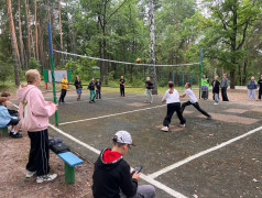 В рамках мероприятий приуроченных ко "Дню молодежи" в нашем лагере &laquo;Услада&raquo; прошли захватывающие соревнования по пионерболу между 3 и 4 и по волейболу между 1 и 2 отрядами!