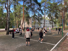 В рамках мероприятий приуроченных ко "Дню молодежи" в нашем лагере &laquo;Услада&raquo; прошли захватывающие соревнования по пионерболу между 3 и 4 и по волейболу между 1 и 2 отрядами!