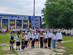 Торжественная линейка открытия смены "Вокруг света"