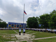 Торжественная линейка открытия смены "Вокруг света"