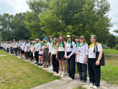 Торжественная линейка открытия смены "Вокруг света"