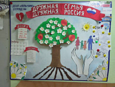 Чей отрядный уголок лучше?