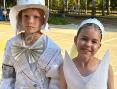 Я его слепила из того, что было... Конкурс костюмов из подручных материалов.