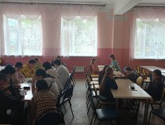 Знают взрослые и дети, знает каждый на планете,  Знает даже детвора &mdash; шашки &mdash; лучшая игра!