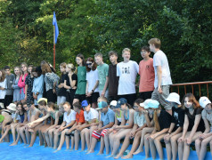 Соревнования по плаванию в лагере "Сосновый бор". Море брызг и веселья.