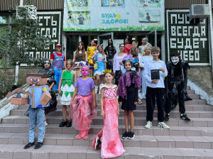 ДОЛ «Экспресс» перерабатывает звёзд: От Белль до Измы в мусорном гламуре!