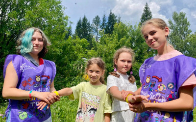 Тин лига: старшие товарищи дарят радость и знания малышам!