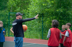 Яркие эмоции и новые рекорды: второй день фиджитал-турнира в лагере «Маяк»