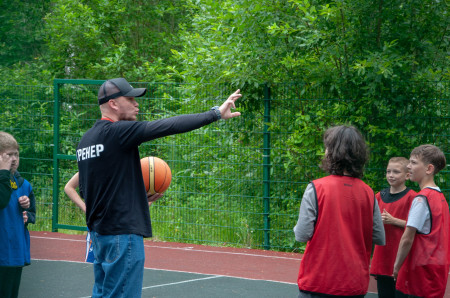 Яркие эмоции и новые рекорды: второй день фиджитал-турнира в лагере «Маяк»
