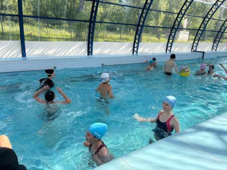 Заплыв в жаркие летние деньки 