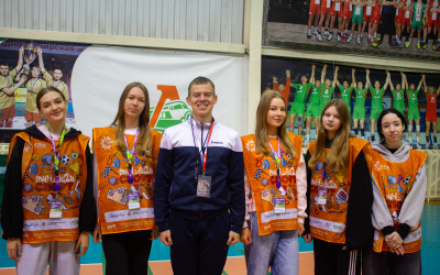 От мечты к реальности: как подростки ТиН-лиги зажигают огонь спорта в лагере! 