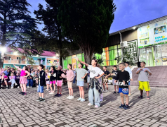 Зажигательные ритмы и море позитива: Конкурс флешмобов в "Экспрессе"!