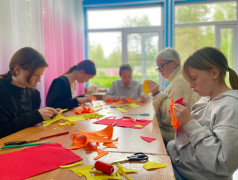 Тепло рук и сердец: в &ldquo;Маяке&rdquo; создают солнышки для добрых дел!