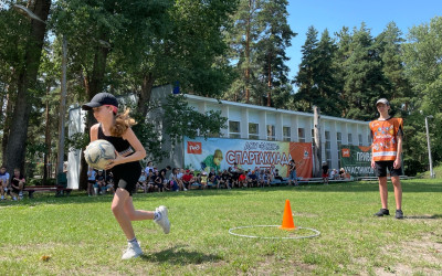 Подростки Тин-Лиги стали незаменимыми помощниками спортивного инструктора в лагере "Ракета"