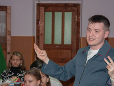 День железнодорожных профессий: вожатый на самом деле дежурный по станции в отпуске