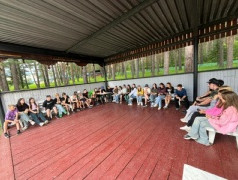 8 Июля в ДОЛ "Магистраль" в честь праздника, "День семьи, любви и верности".  Ребята смотрели...