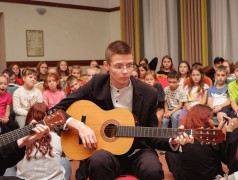  &laquo;Изгиб гитары желтой&hellip;&raquo; Музыкальный вечер в Заслоновграде