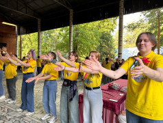 После линейки &mdash; на эстраду!