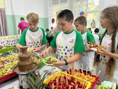 31 июля в ДОЛ &laquo;Костёр&raquo; прошла ярмарка &laquo;Цветов и шоколада&raquo;. 
