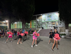 ДОЛ "Экспресс": Здесь помпоны крутятся, лагерь мутится!