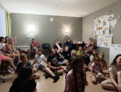 8 Июля в ДОЛ "Магистраль" в честь праздника, "День семьи, любви и верности".  Ребята смотрели...