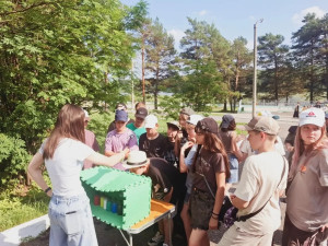 Ура! Мы достигли экватора смены в лагере «Магистраль» — ровно середина волшебного лета, а веселье только набирает обороты! 