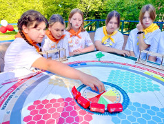 Поезд &laquo;Наследники железнодорожной славы&raquo; прибывает на &laquo;Платформу №7&raquo;.