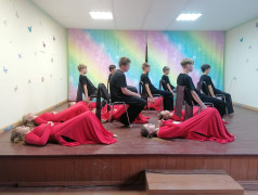 "Нам этот мир завещано беречь!"