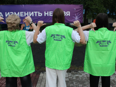 Подростки ДОЛ "Лазурный" помогают тренерам